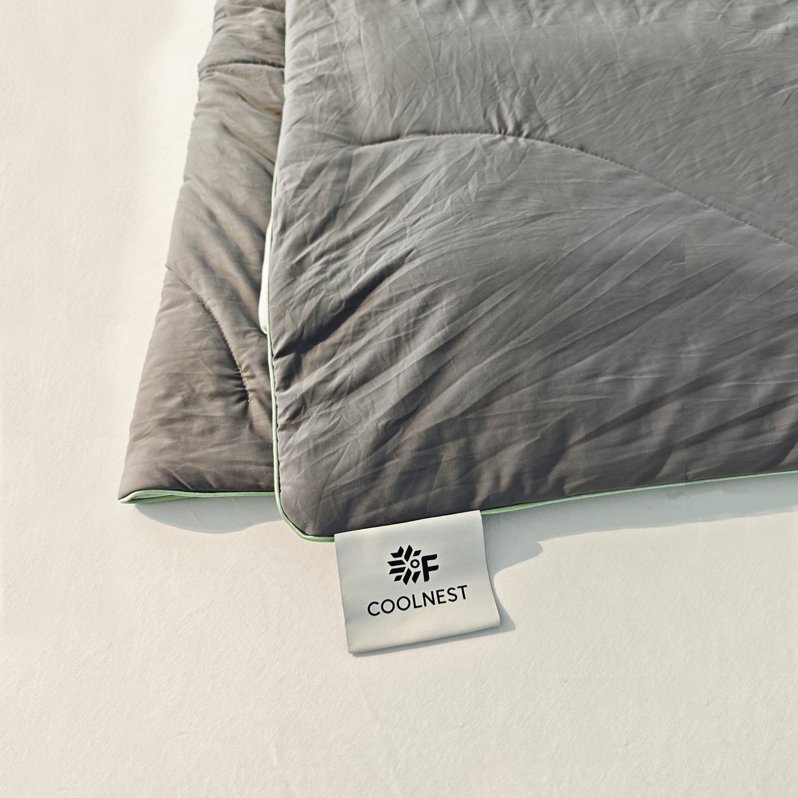 A COOLNEST Cooling Comfort Quilts | Sweetnight