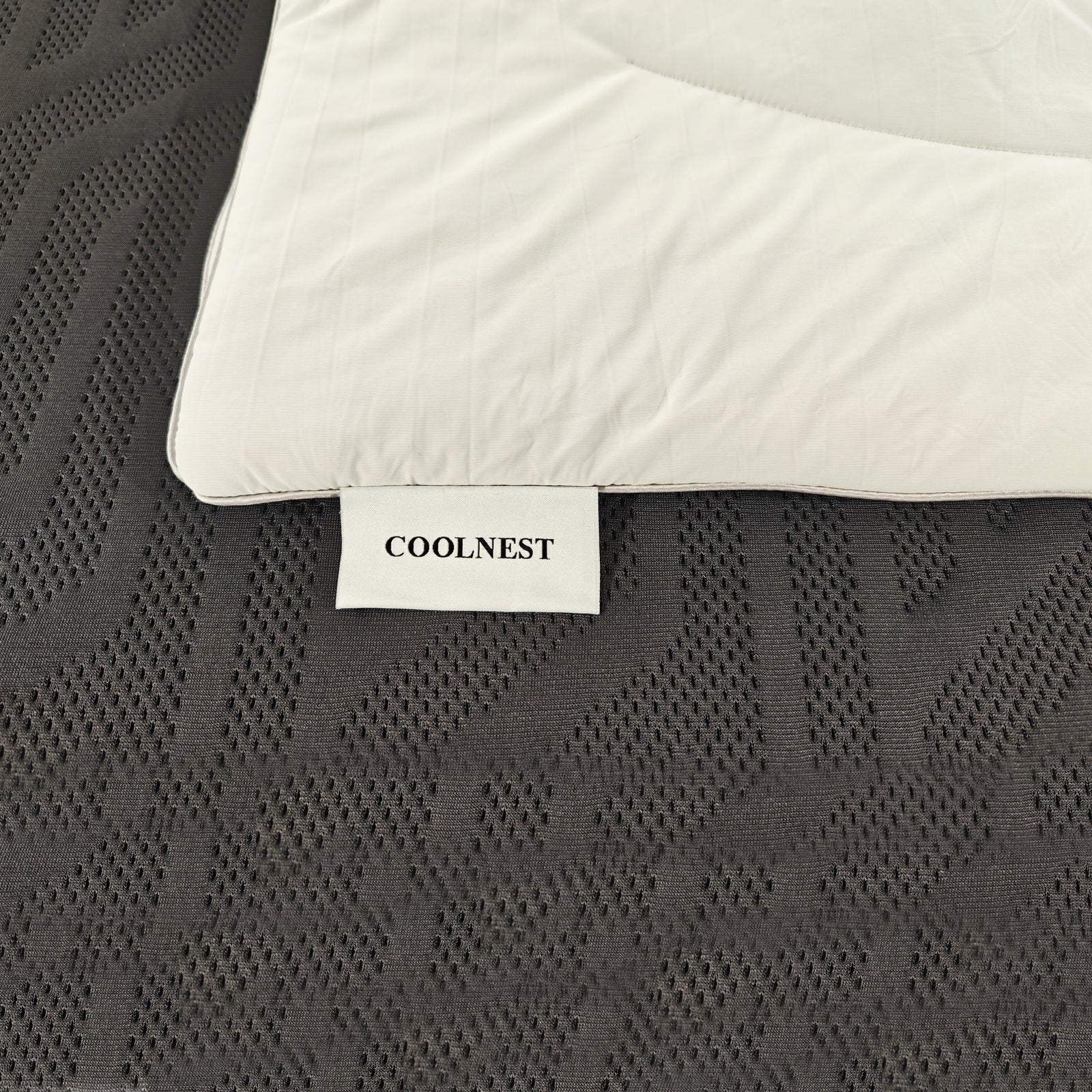 A COOLNEST Cooling Comfort Quilts | Sweetnight